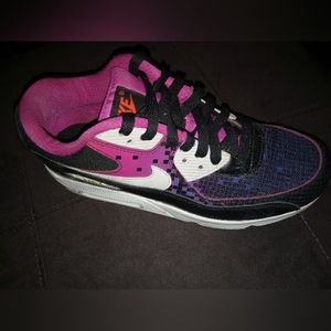 Women's size 7 Nike Airmax